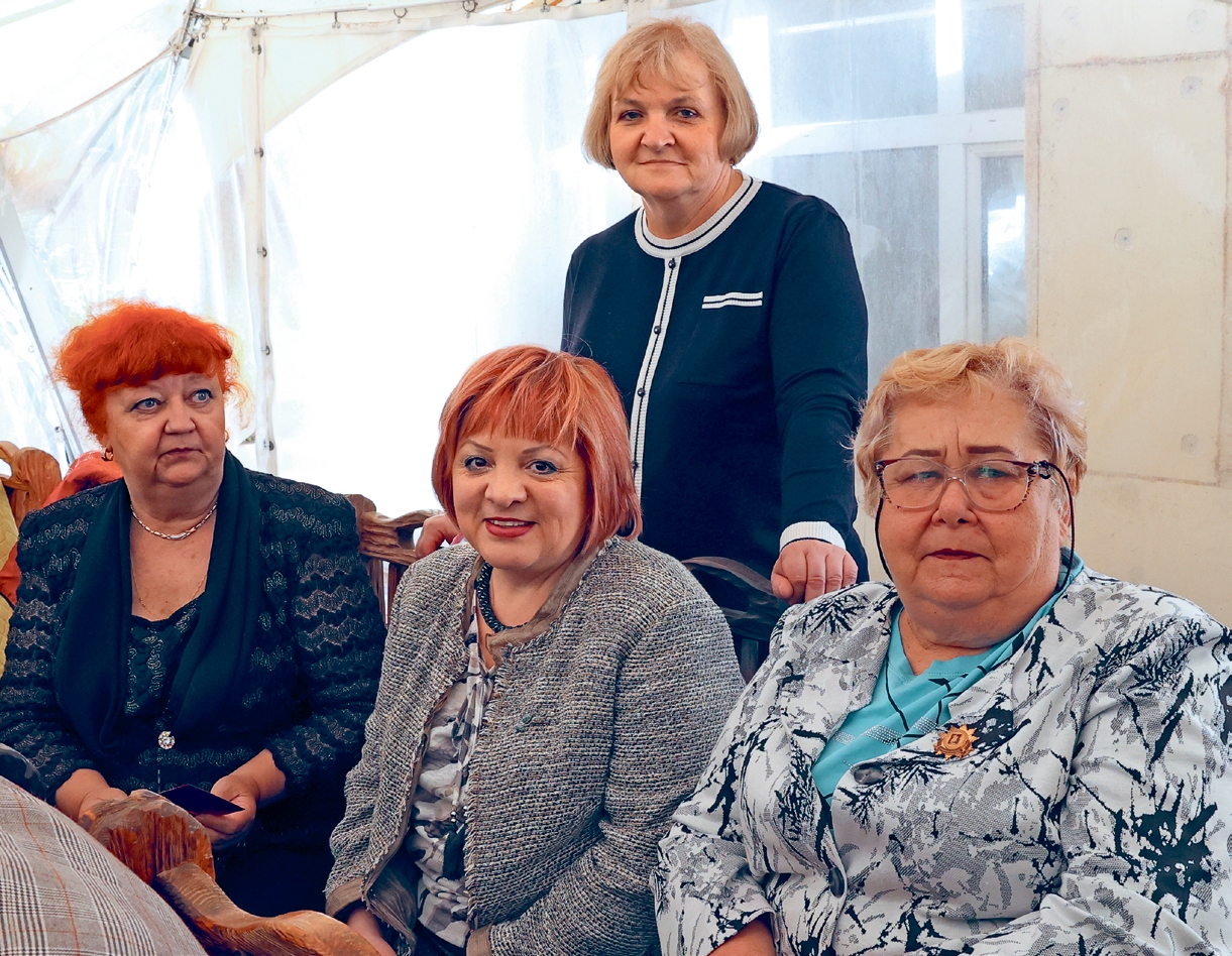 Вопрос от Марины Барминой, слева направо: Маргарита Комарова, Марина Якупова и Евгения Маркова, зам. Председателя МГО ВОИ по работе с МРО СЗАО
